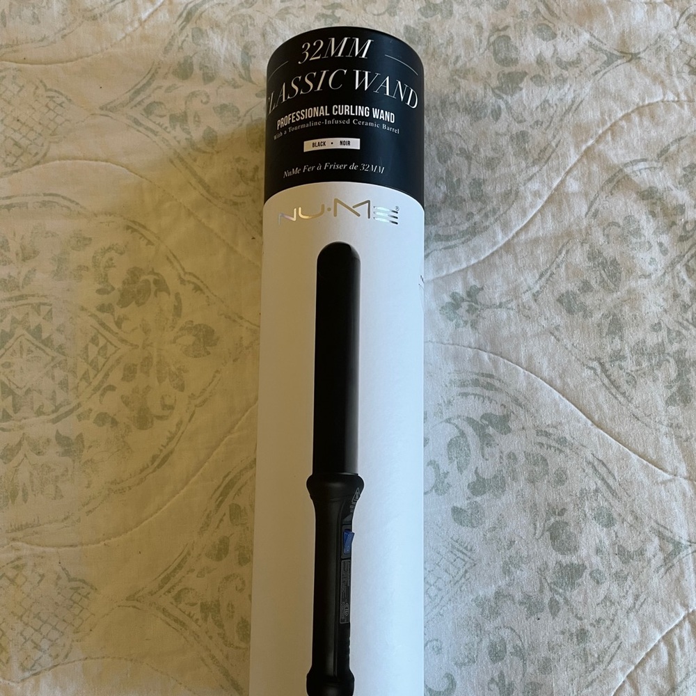 NuMe 32mm classic curling wand.
